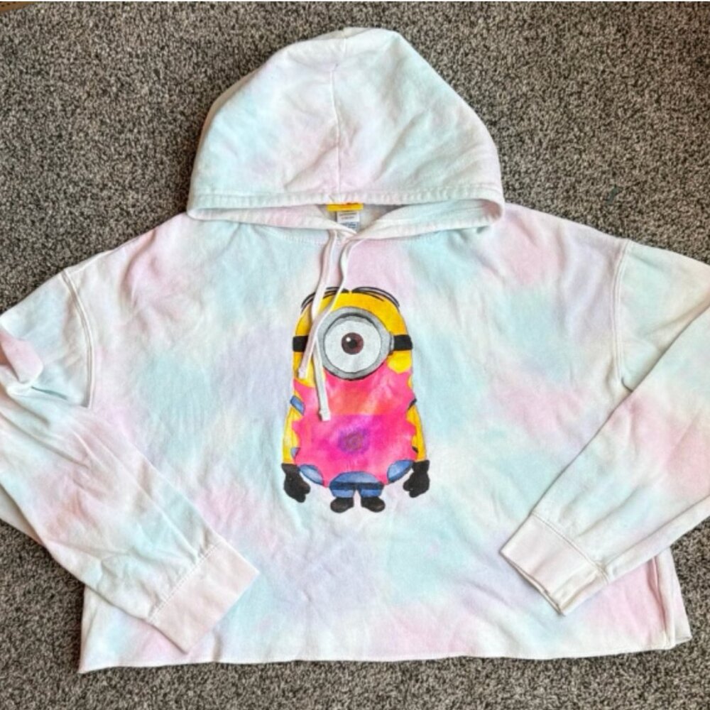Universal Studios Despicable Me Minion Mayhem Cropped Shirt Hoodie (2XL)